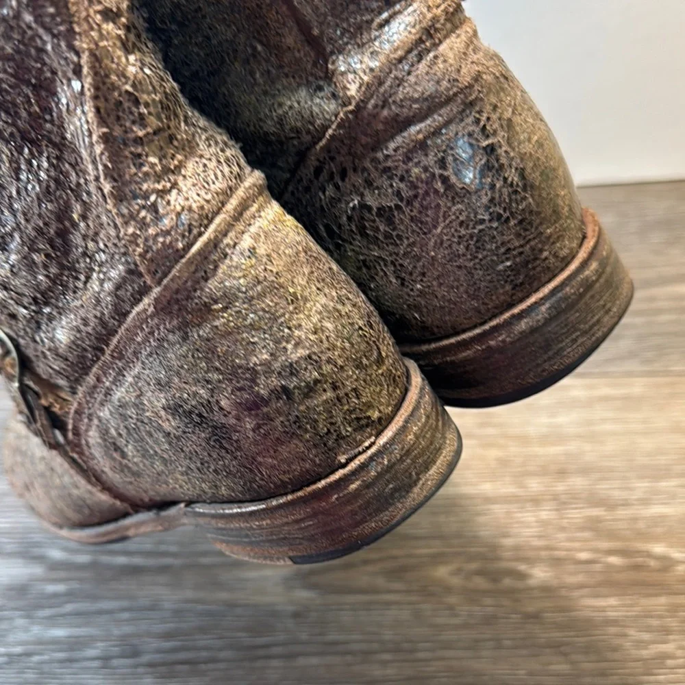 Vintage made in USA Distressed Leather Ankle Boots woman’s size 8 (b238)
